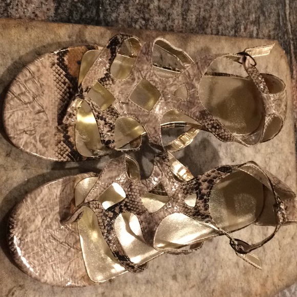 Brown/beige size 8M snakeskin design sandals. - Picture 2 of 5